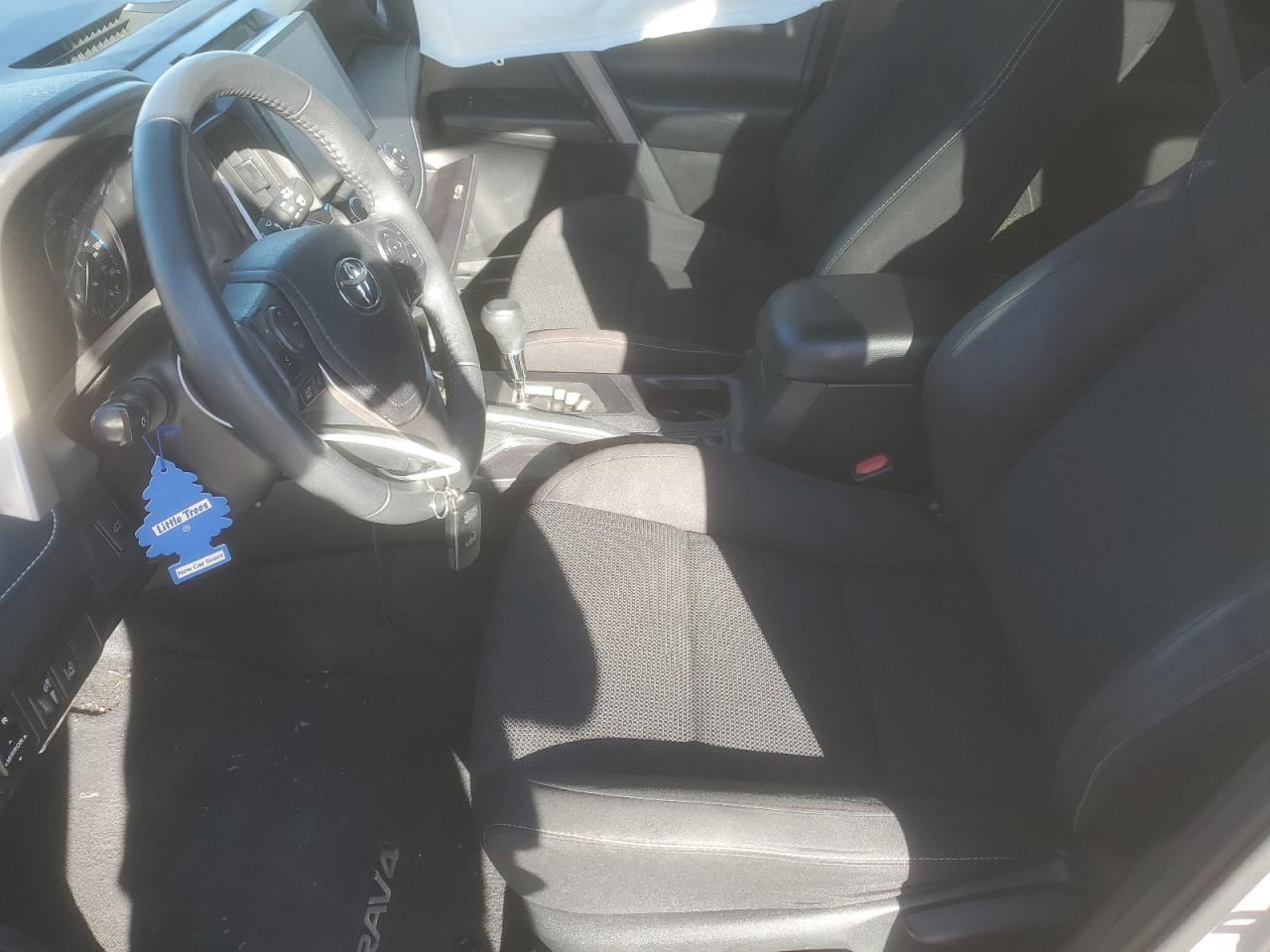 2018 Toyota RAV 4 - Image 7