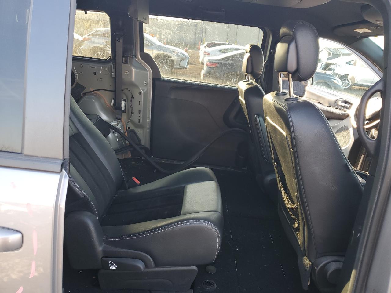 2016 Dodge Caravan - Image 11