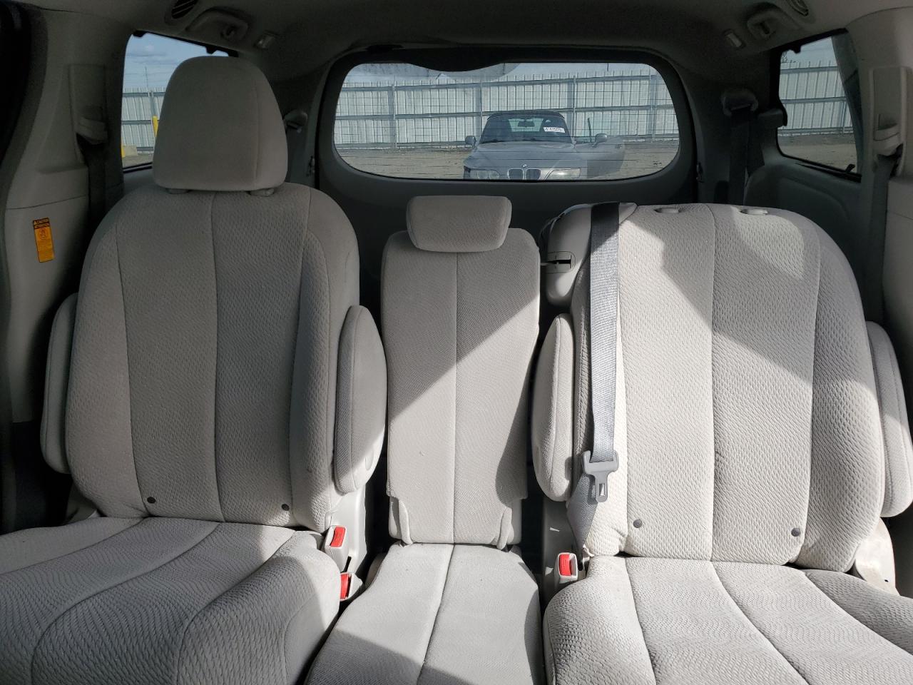 2013 Toyota Sienna - Image 10