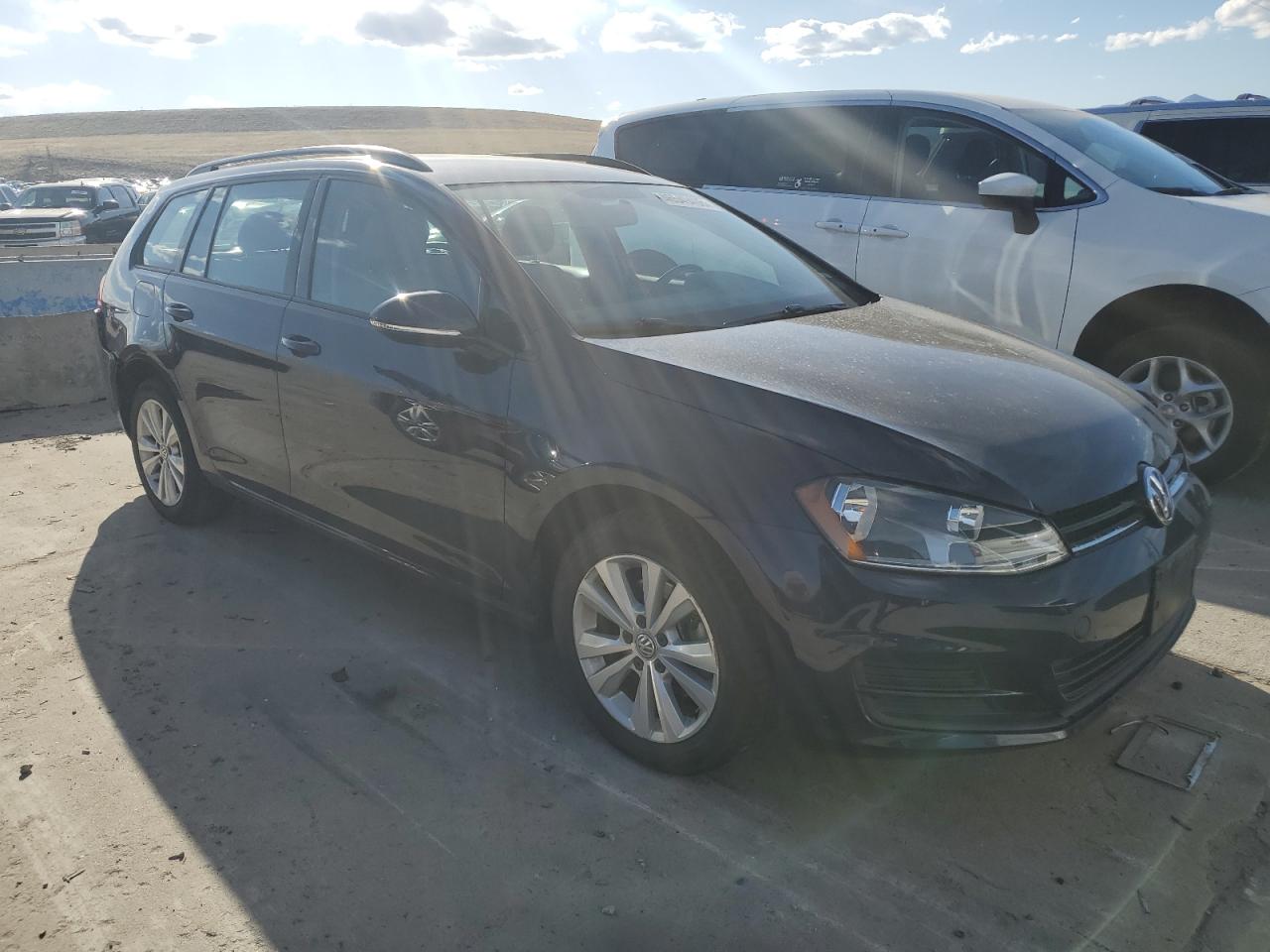 2017 Volkswagen Golf - Image 4