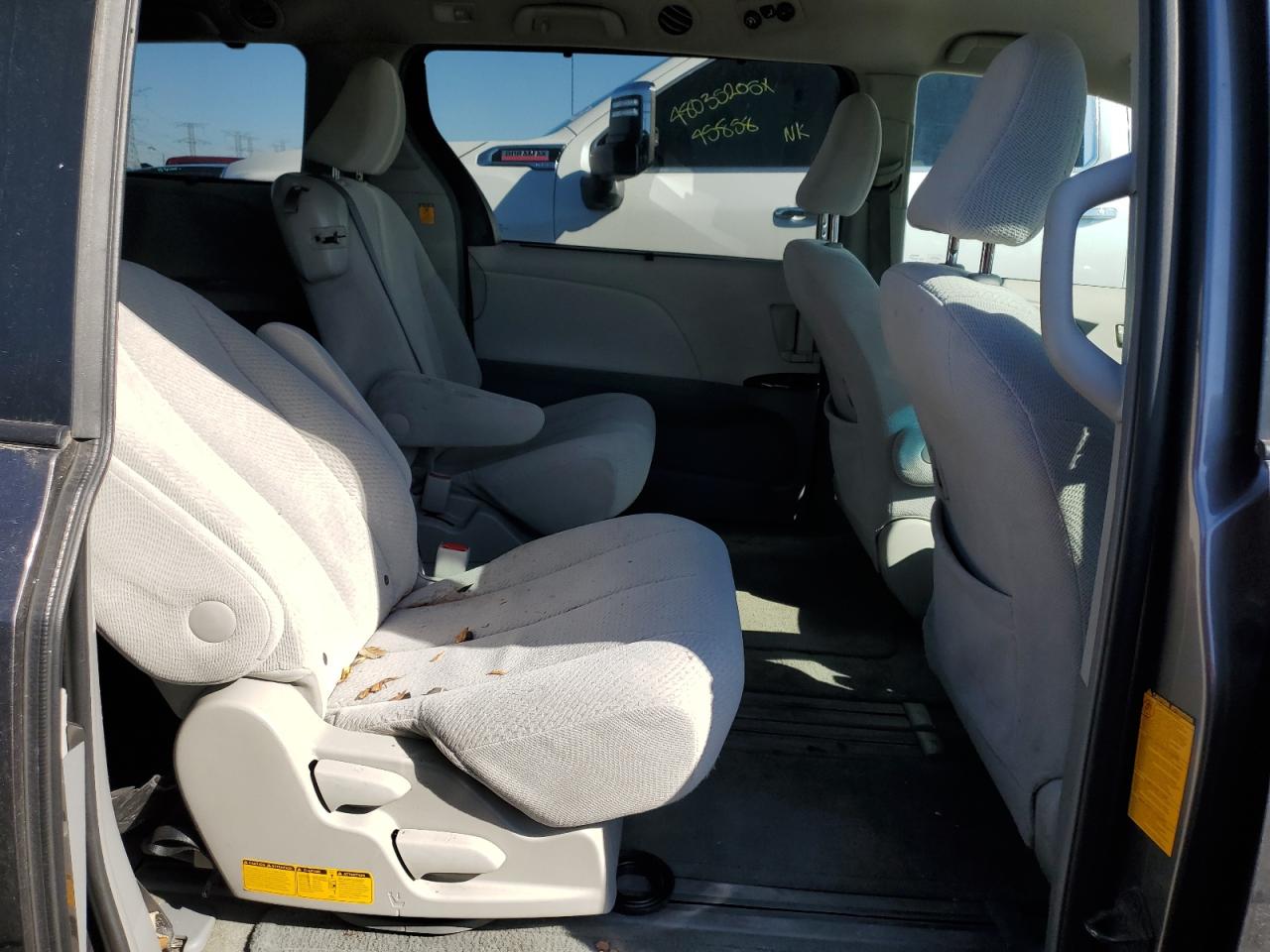2011 Toyota Sienna - Image 11