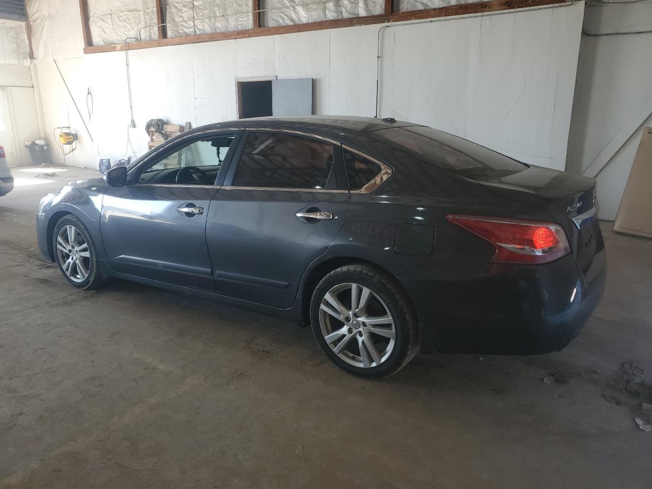 2013 Nissan Altima - Image 2