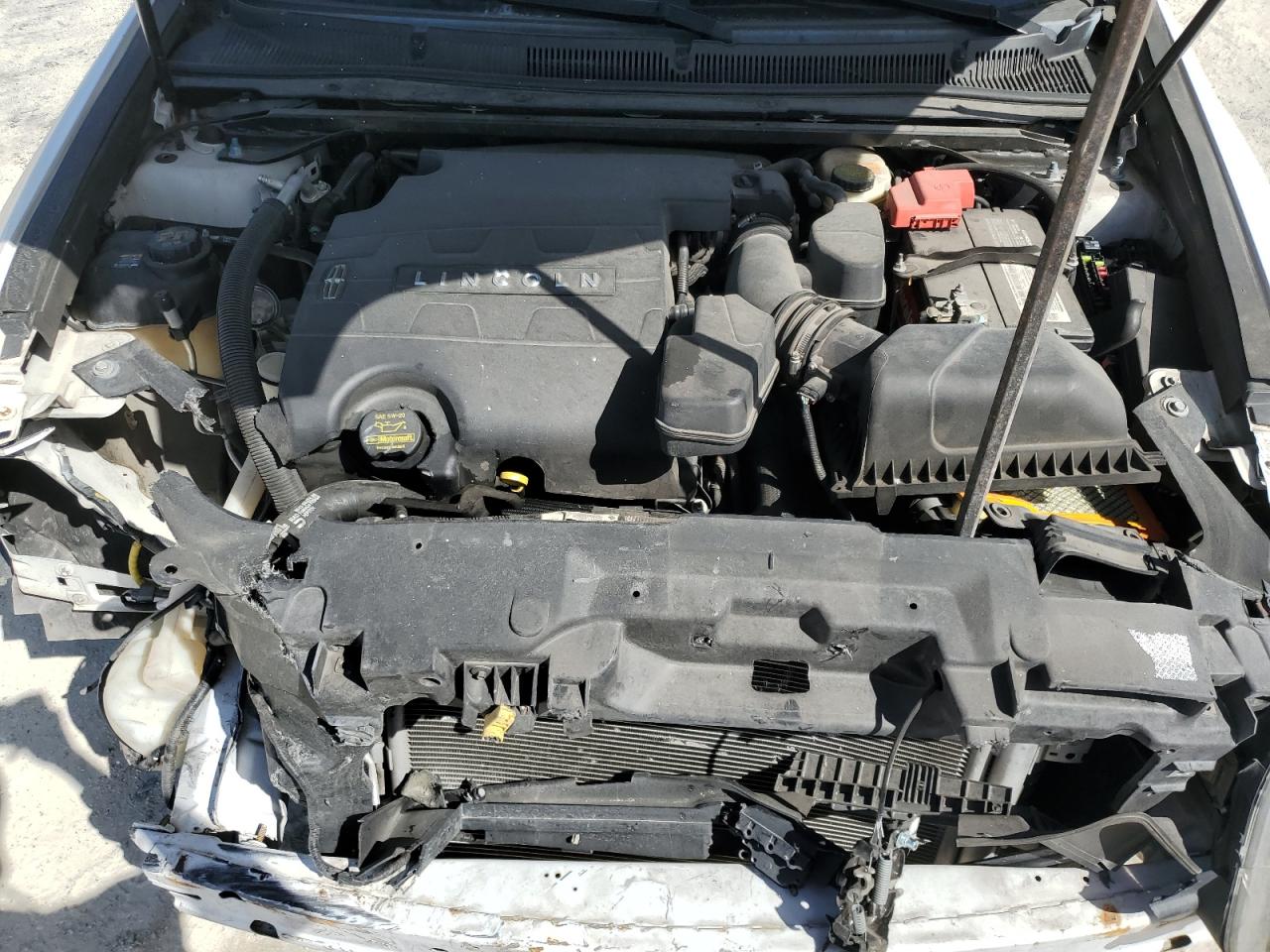 2014 Lincoln MKS - Image 13
