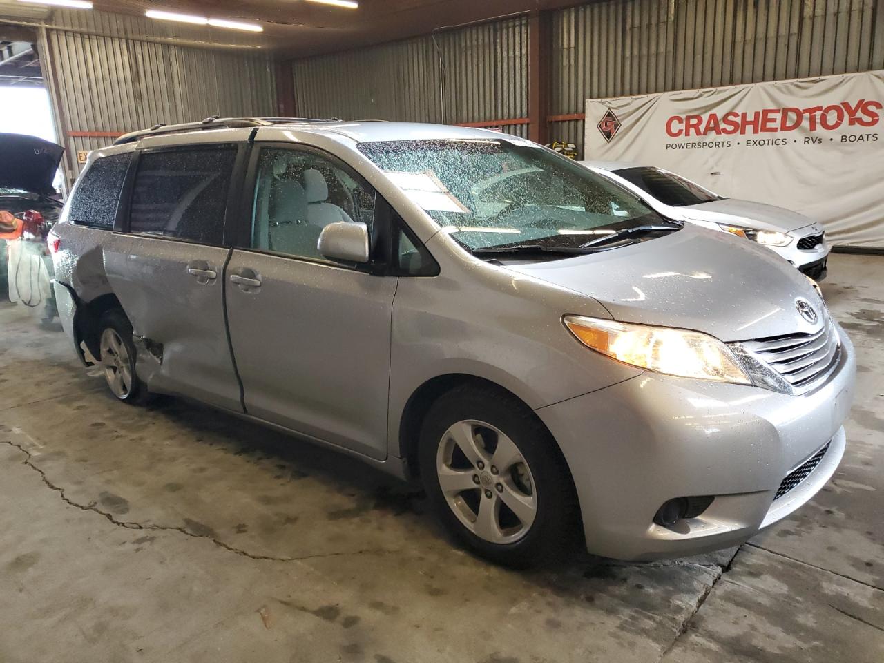 2017 Toyota Sienna - Image 4