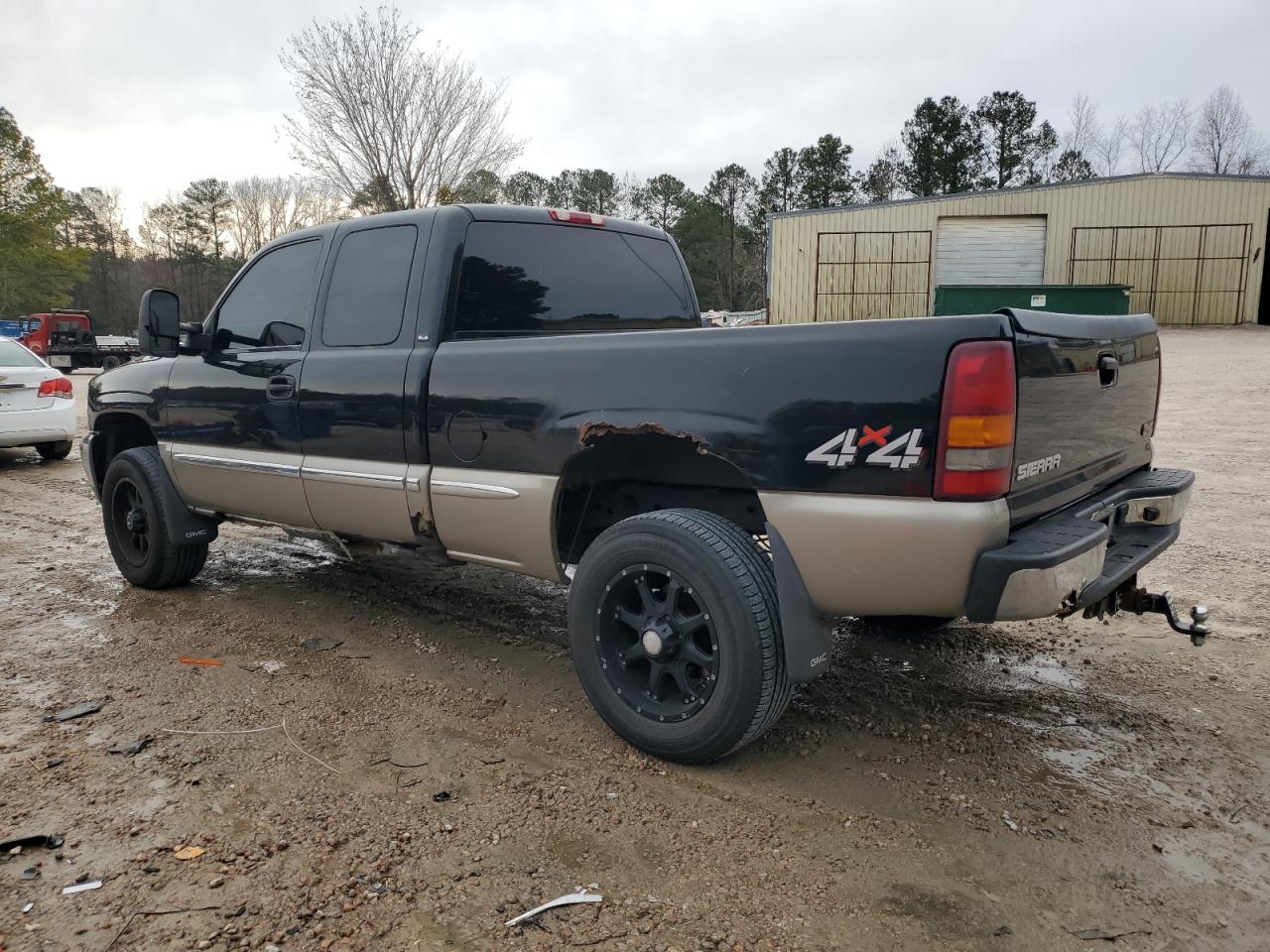 2002 GMC Sierra - Image 2
