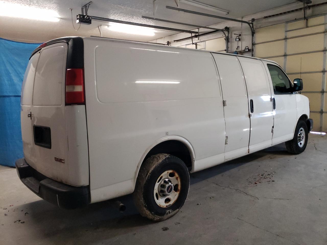 2011 GMC Savana - Image 3