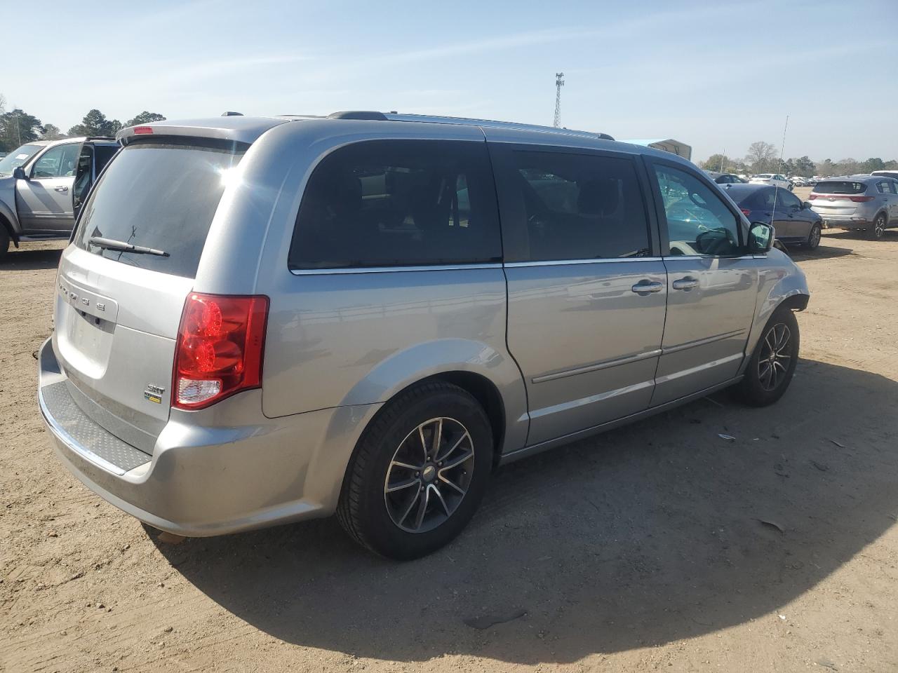 2017 Dodge Caravan - Image 3