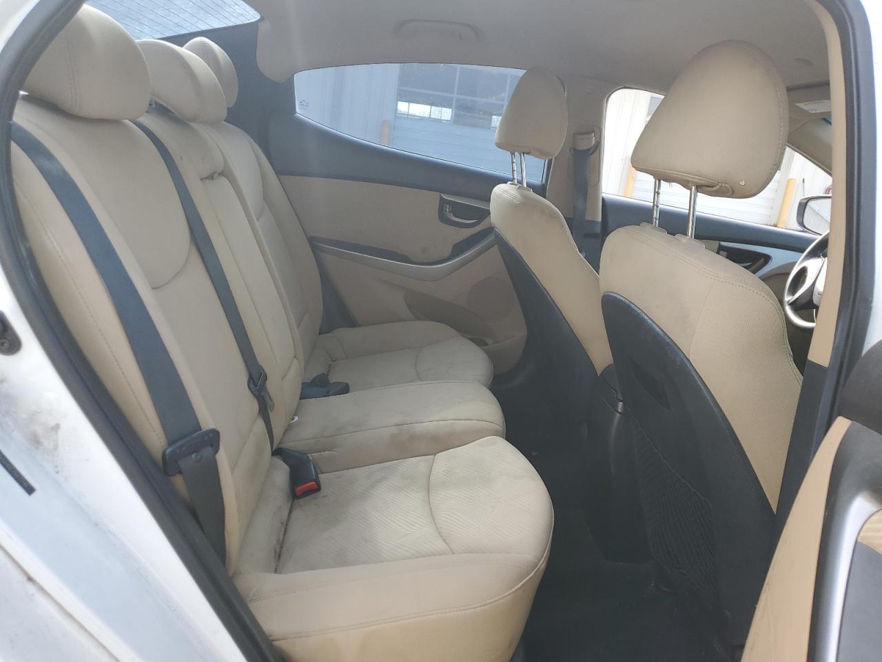 2013 Hyundai Elantra - Image 10