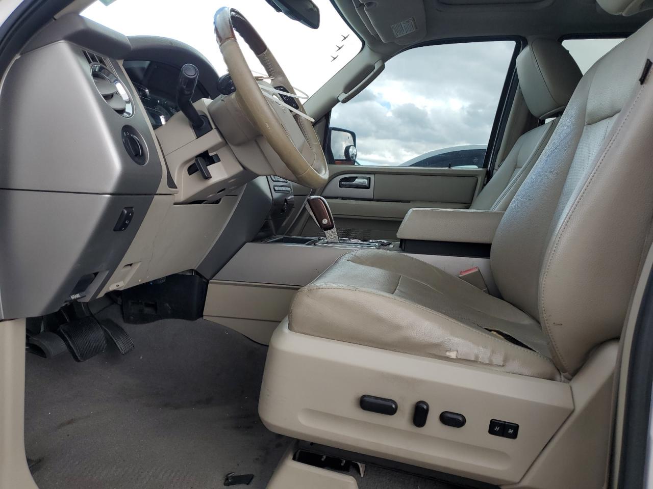 2010 Ford Expedition - Image 7