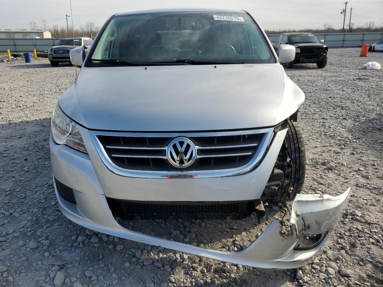 2010 Volkswagen Routan - Image 5