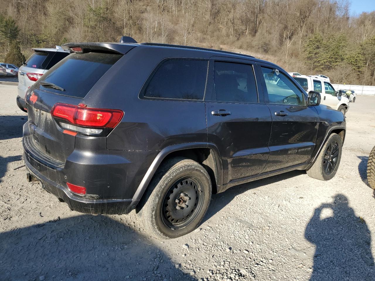 2017 Jeep Grand Cherokee - Image 3