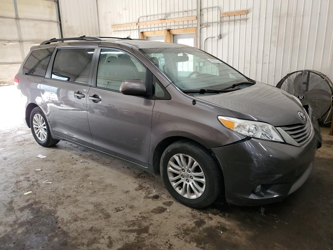2013 Toyota Sienna - Image 4