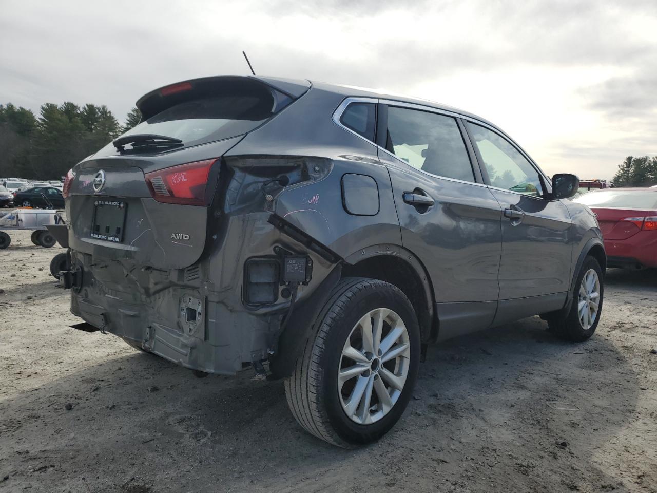 2018 Nissan Rogue - Image 3