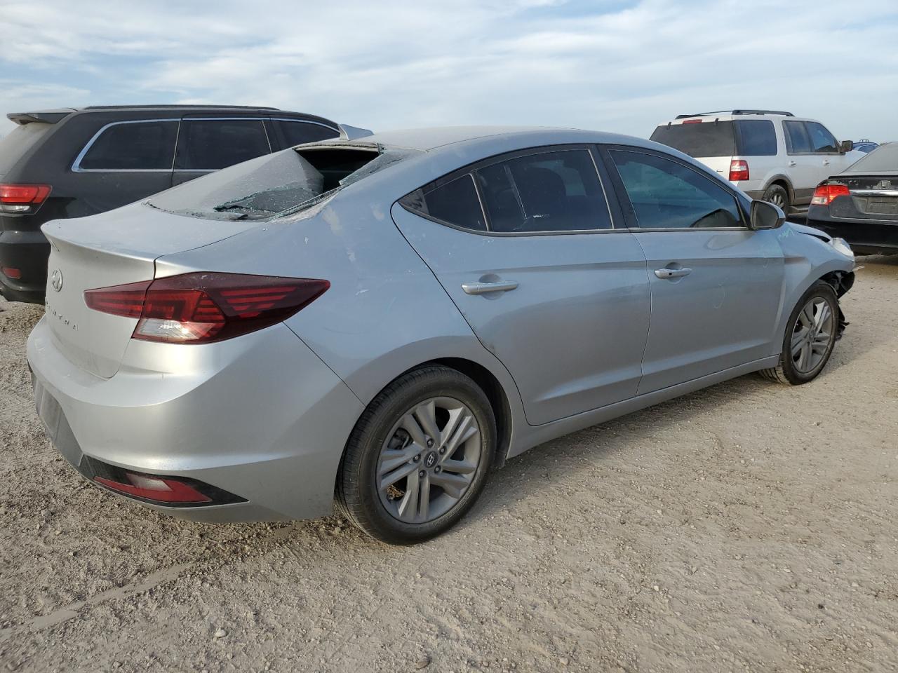 2020 Hyundai Elantra - Image 3