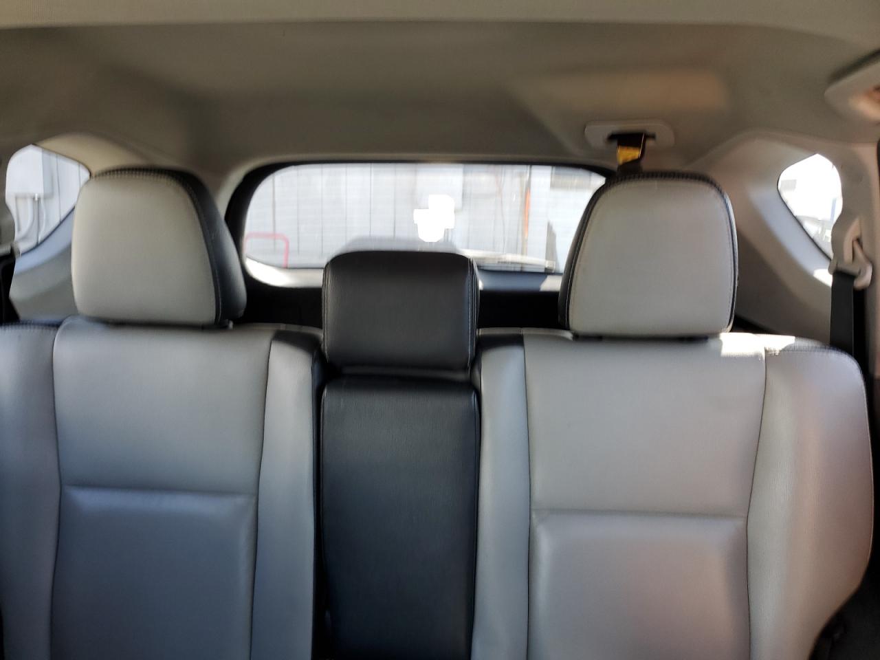 2017 Toyota RAV 4 - Image 10