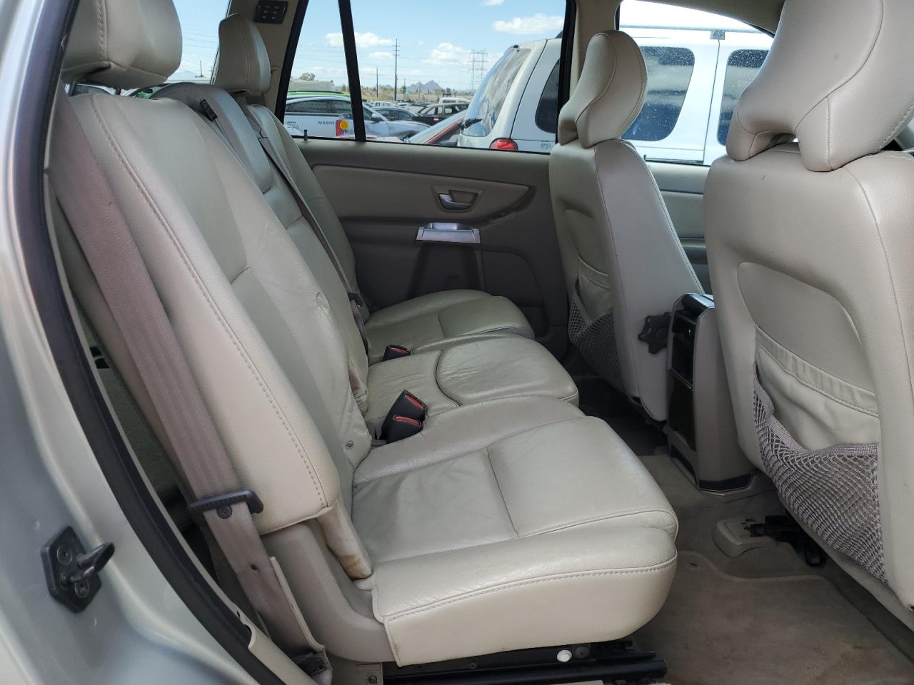 2004 Volvo XC90 - Image 11