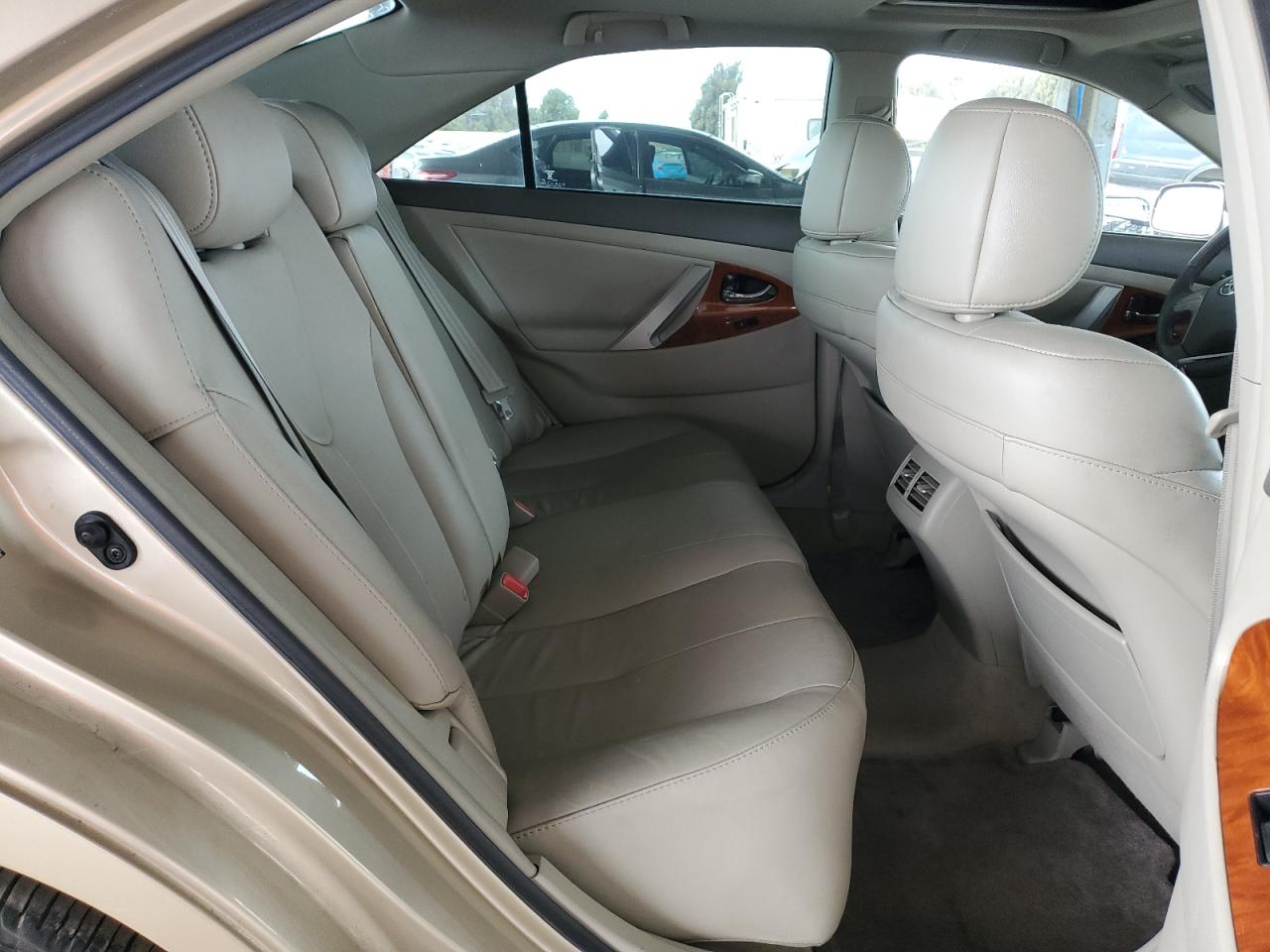 2010 Toyota Camry - Image 10