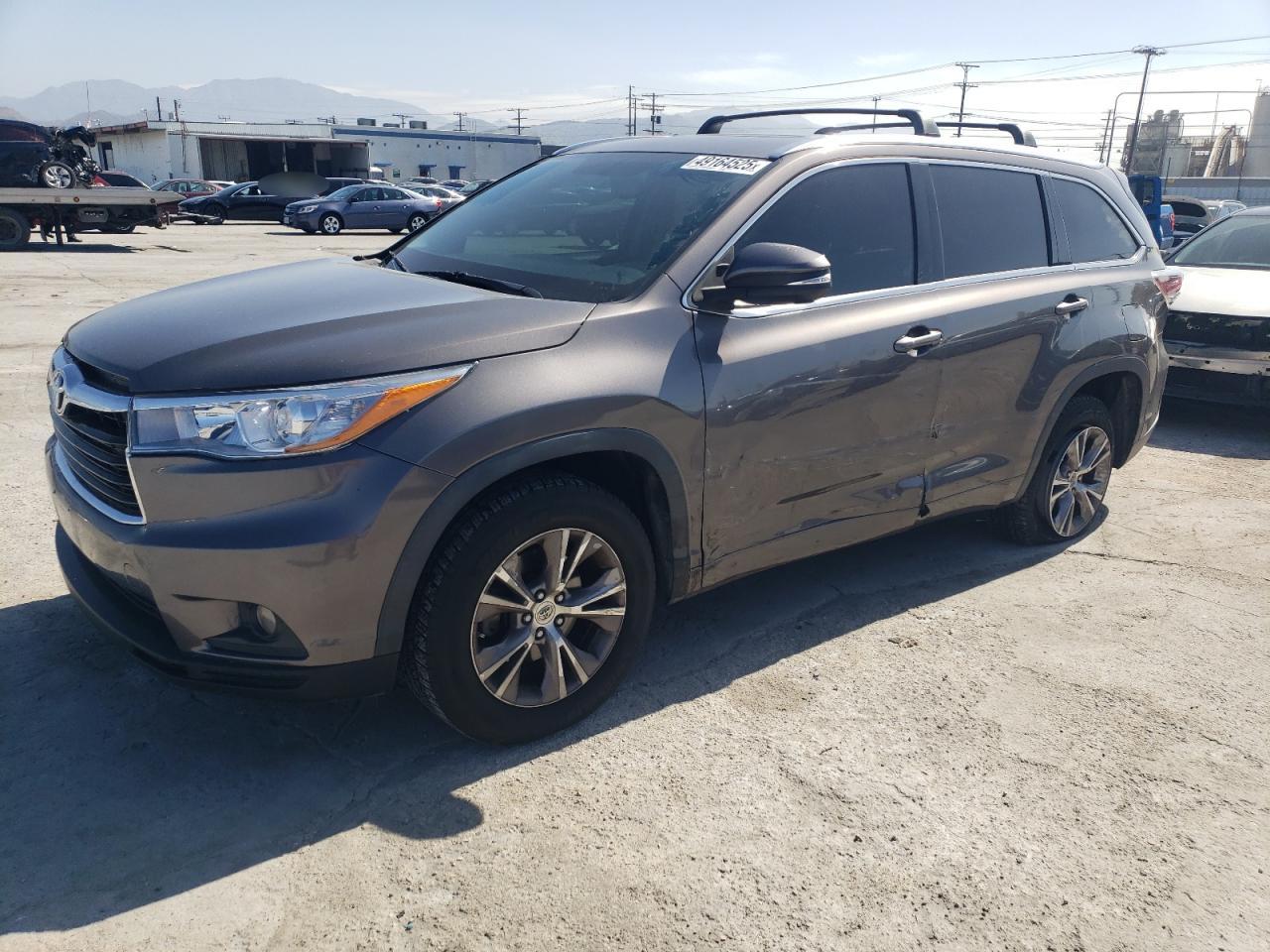 2015 Toyota Highlander - Image 1
