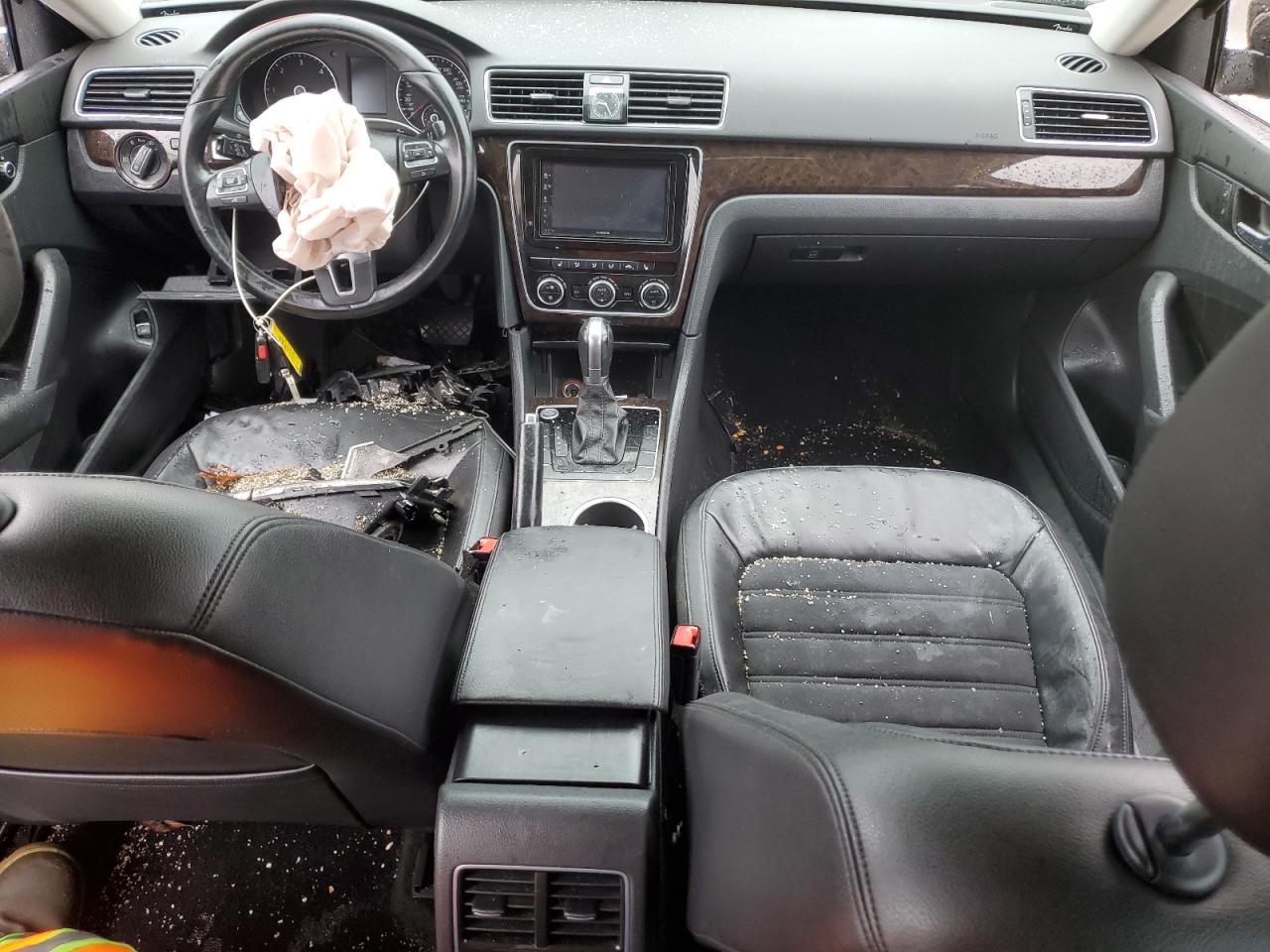 2014 Volkswagen Passat - Image 8
