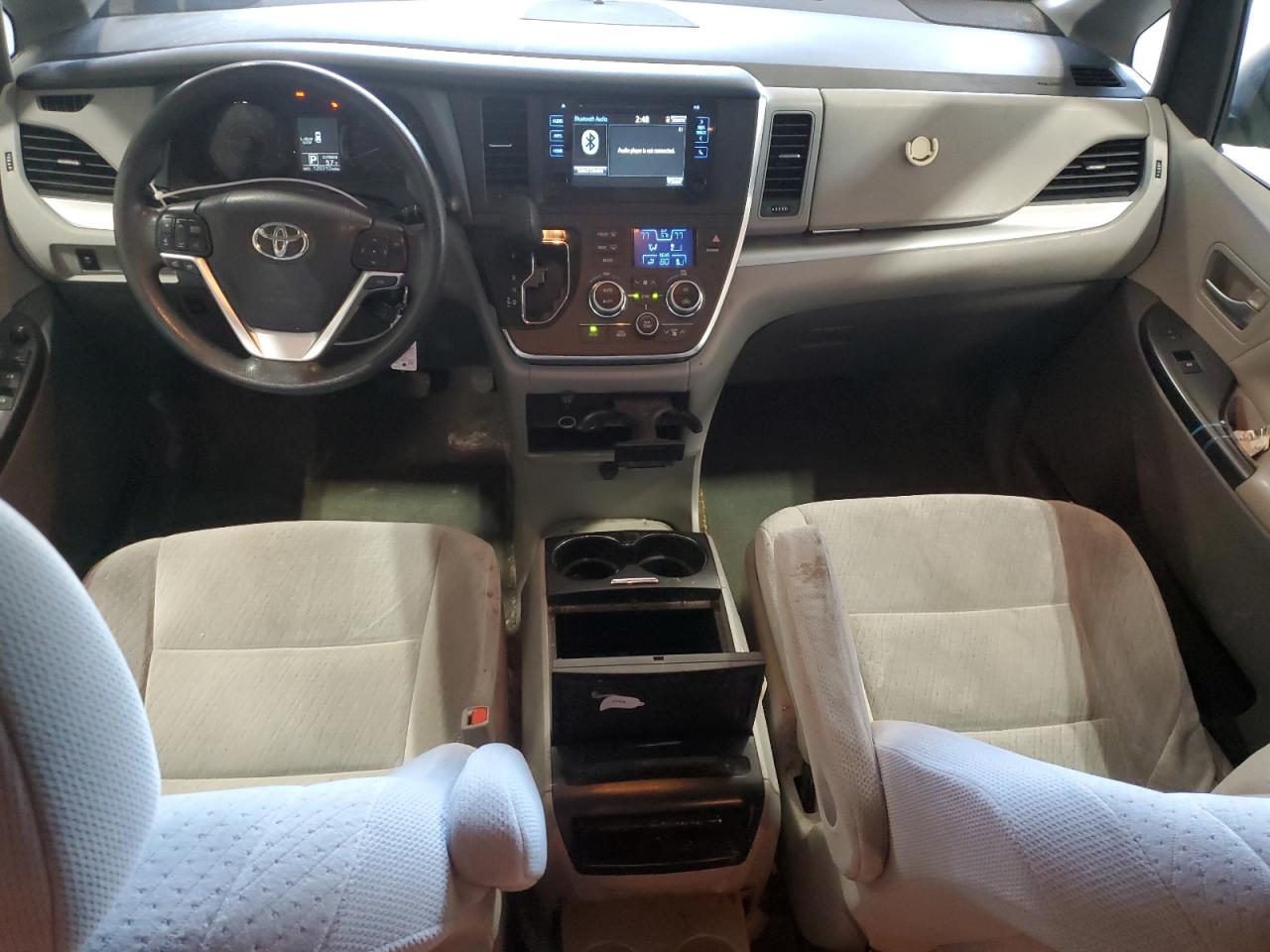 2015 Toyota Sienna - Image 8