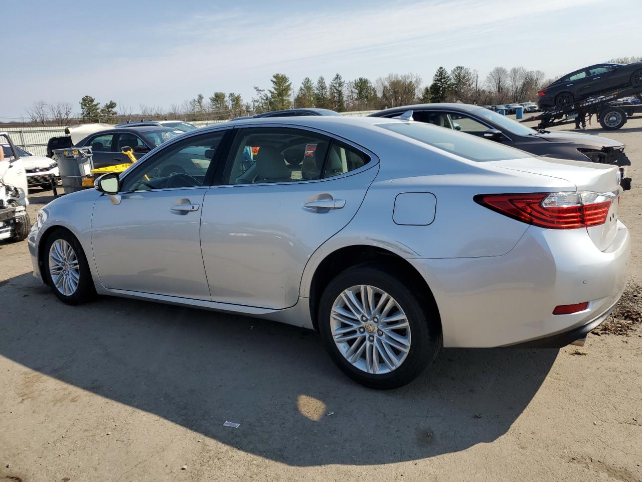 2014 Lexus ES - Image 2