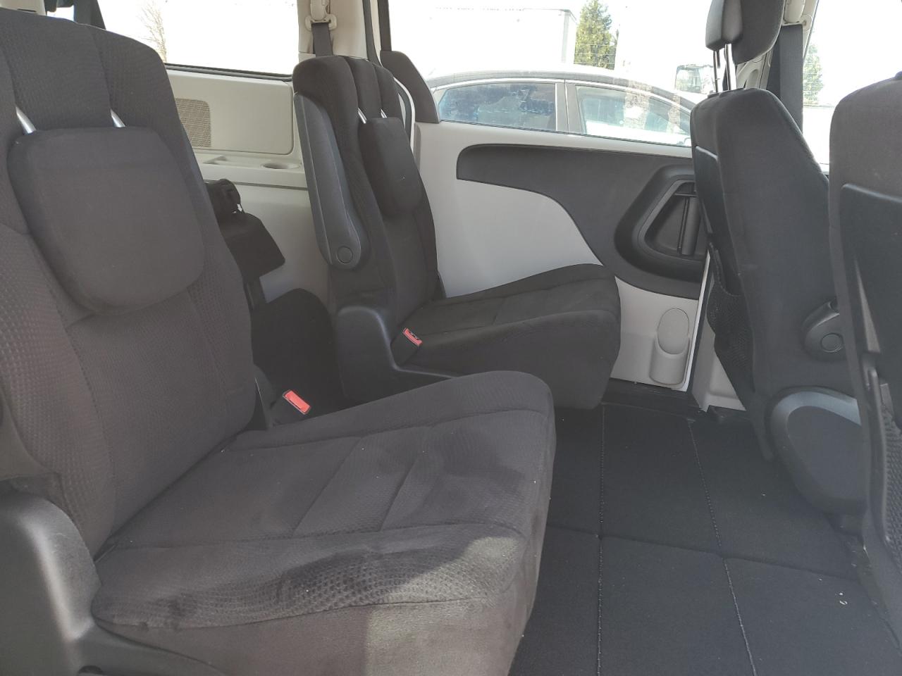 2013 Dodge Caravan - Image 11