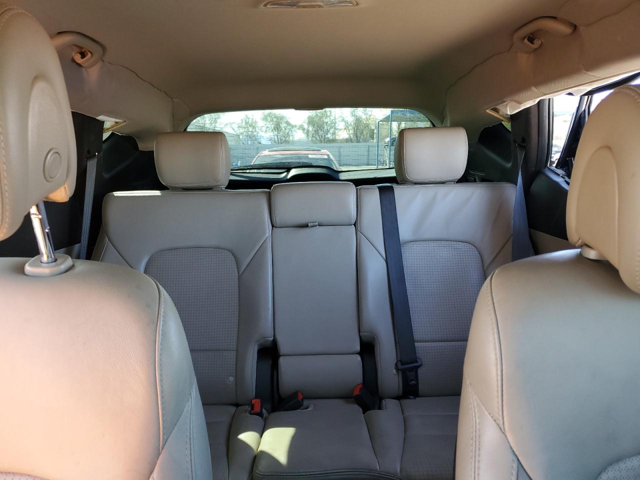 2014 Hyundai Santa Fe - Image 10