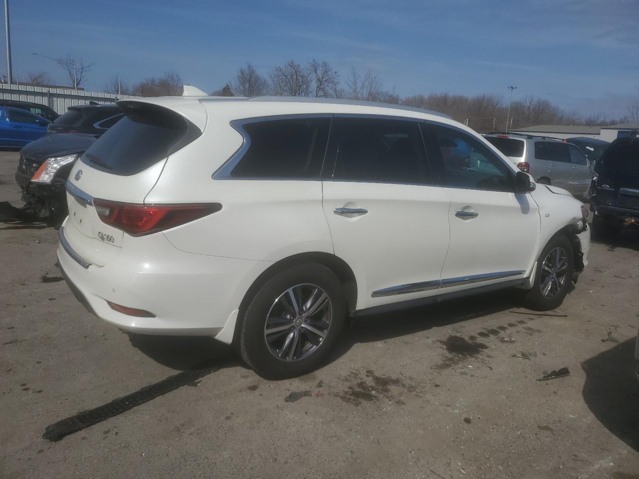 2019 Infiniti QX60 - Image 3