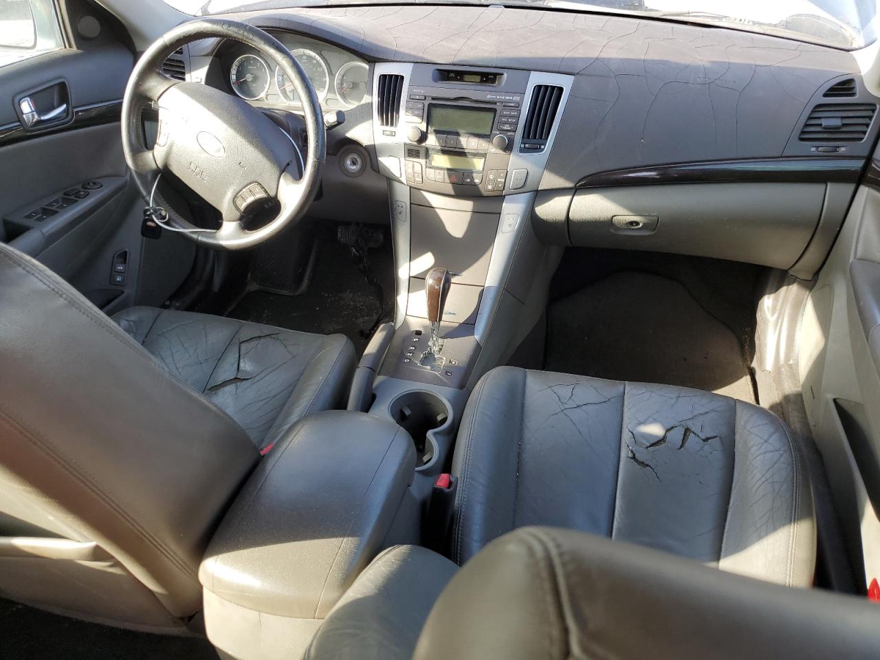 2009 Hyundai Sonata - Image 8