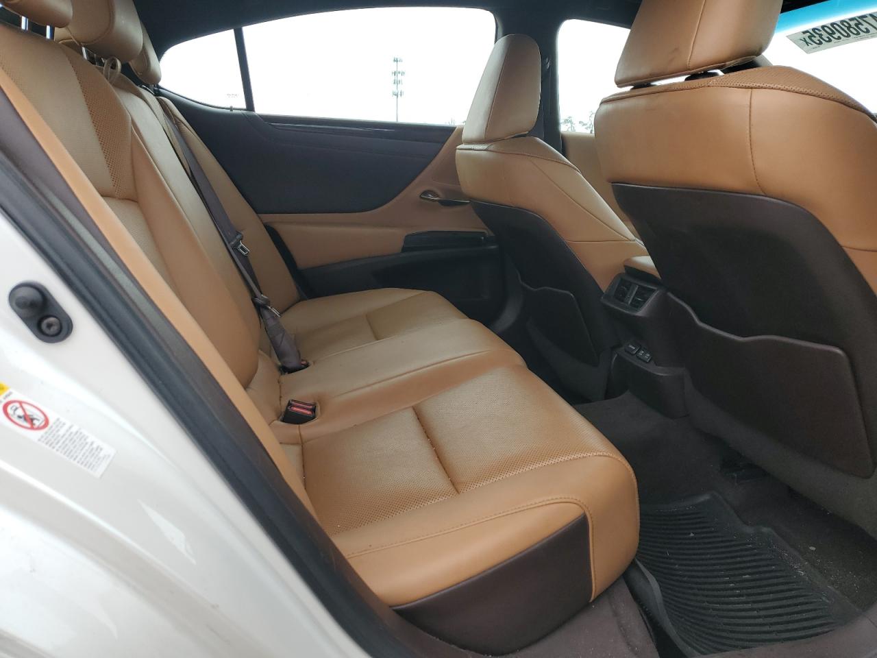 2019 Lexus ES - Image 10