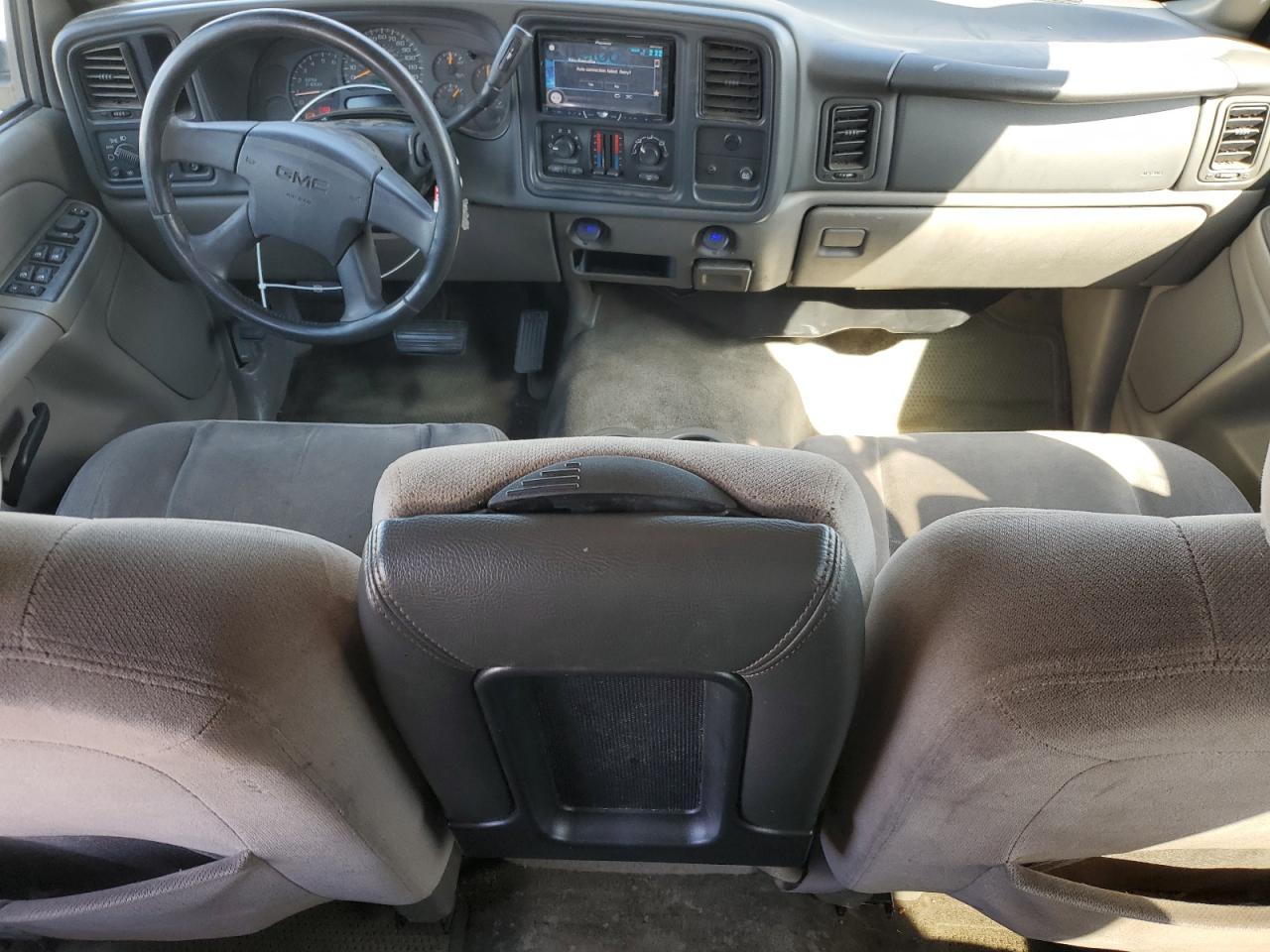 2004 GMC Yukon - Image 8