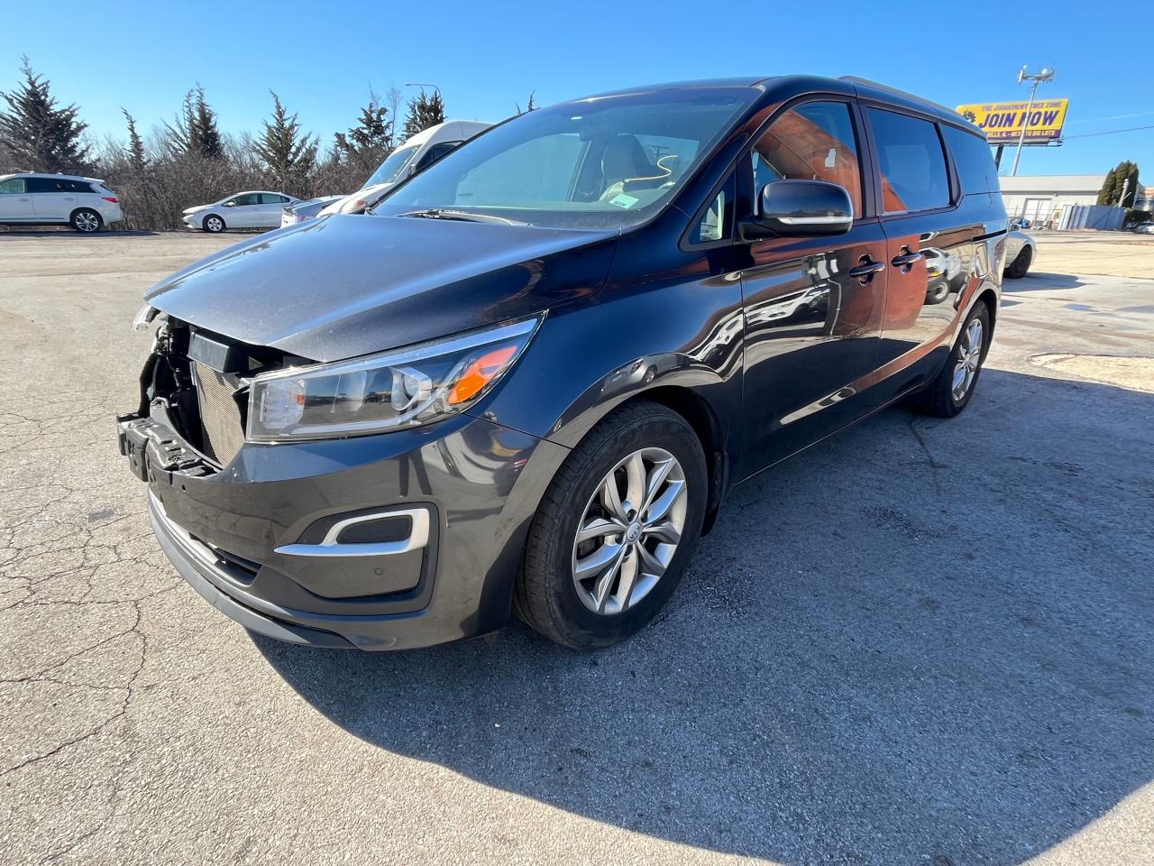 2019 Kia Sedona - Image 2