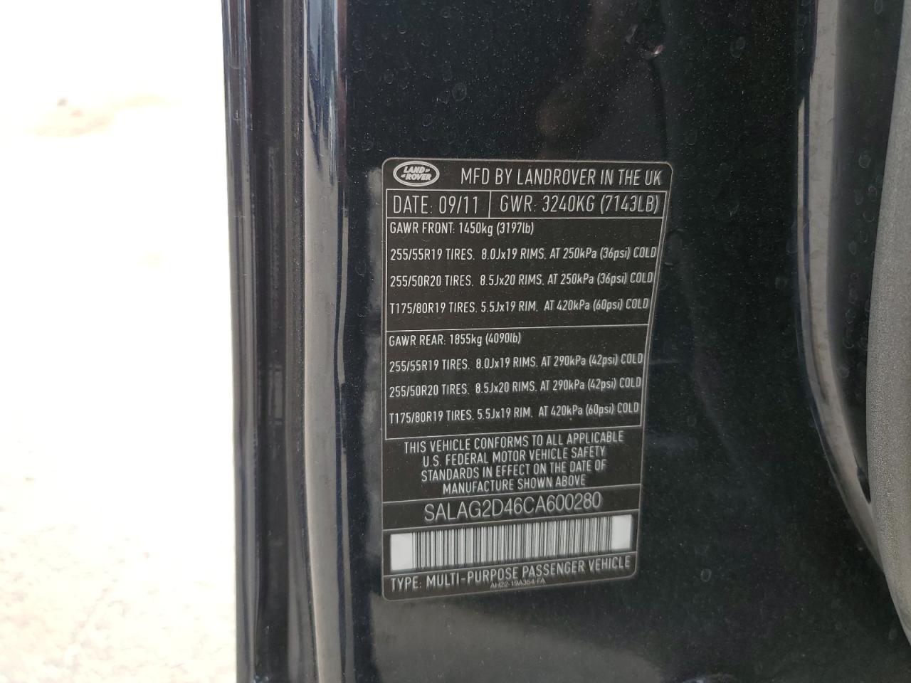 2012 Land Rover LR4 - Image 15
