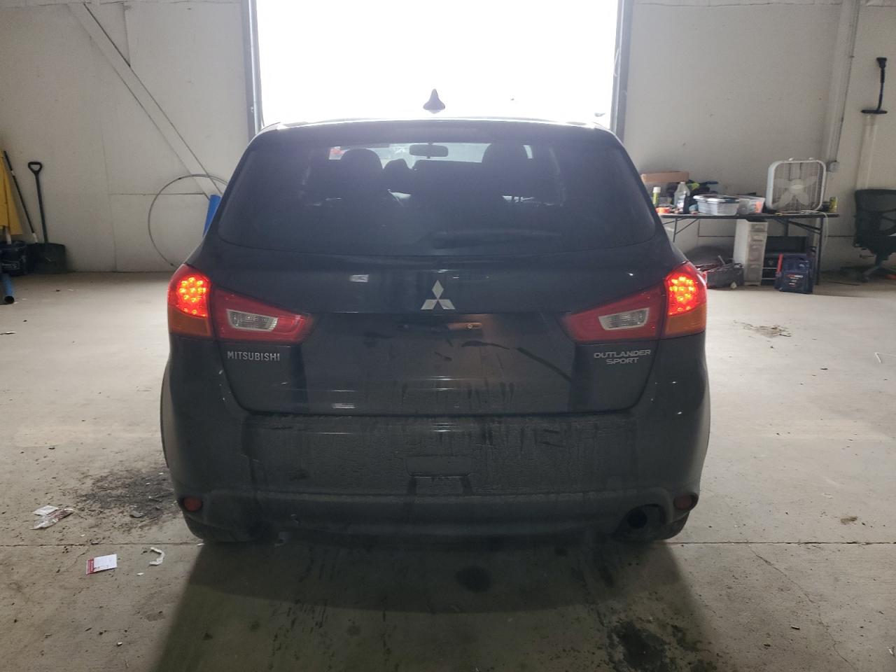 2017 Mitsubishi Outlander - Image 6