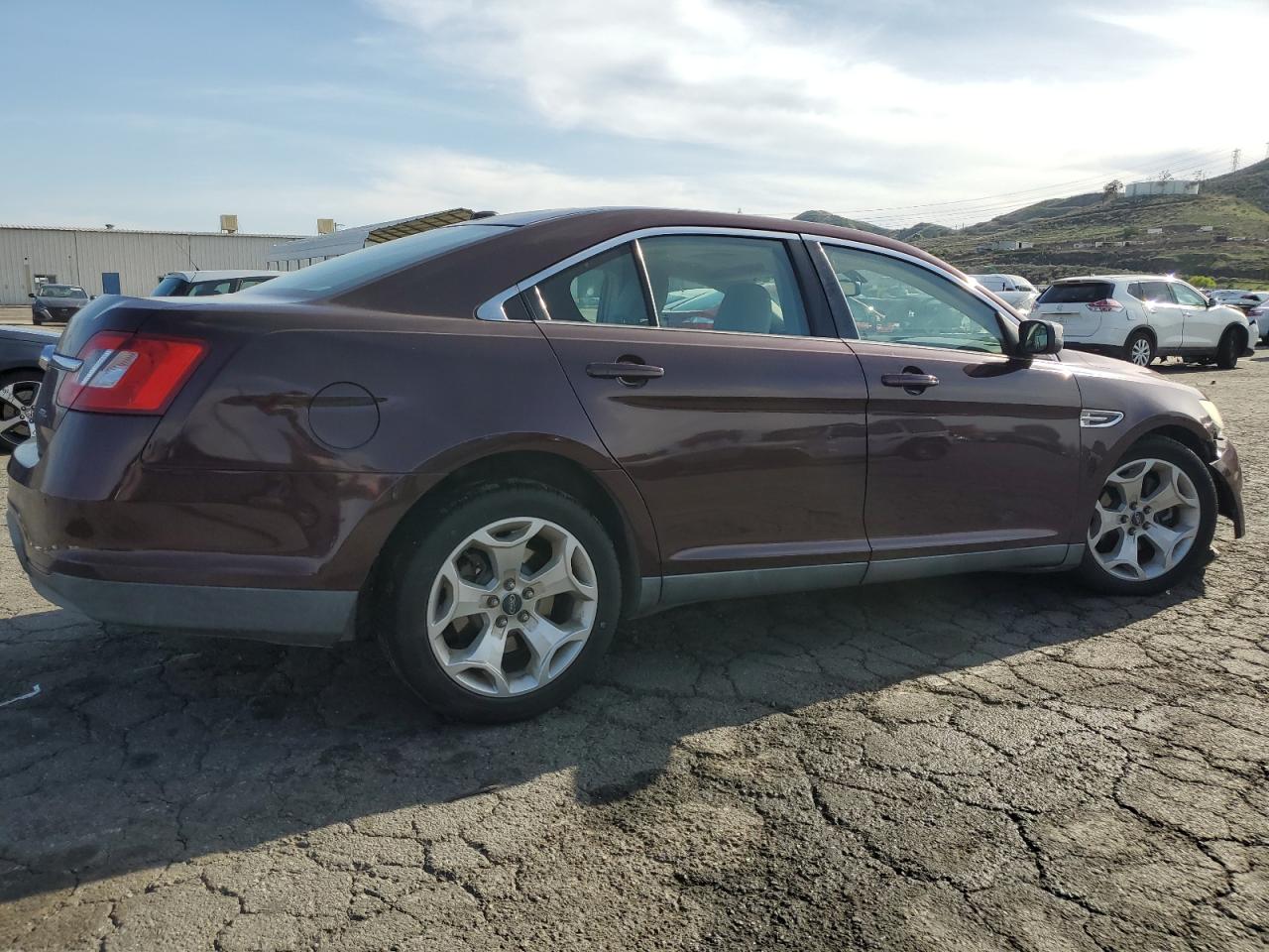 2011 Ford Taurus - Image 3