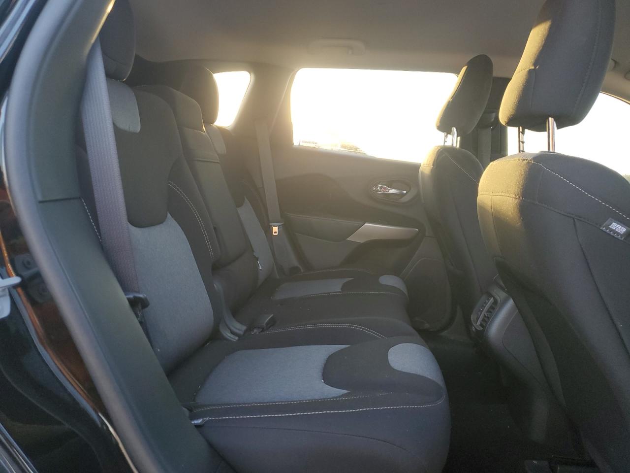 2018 Jeep Grand Cherokee - Image 11