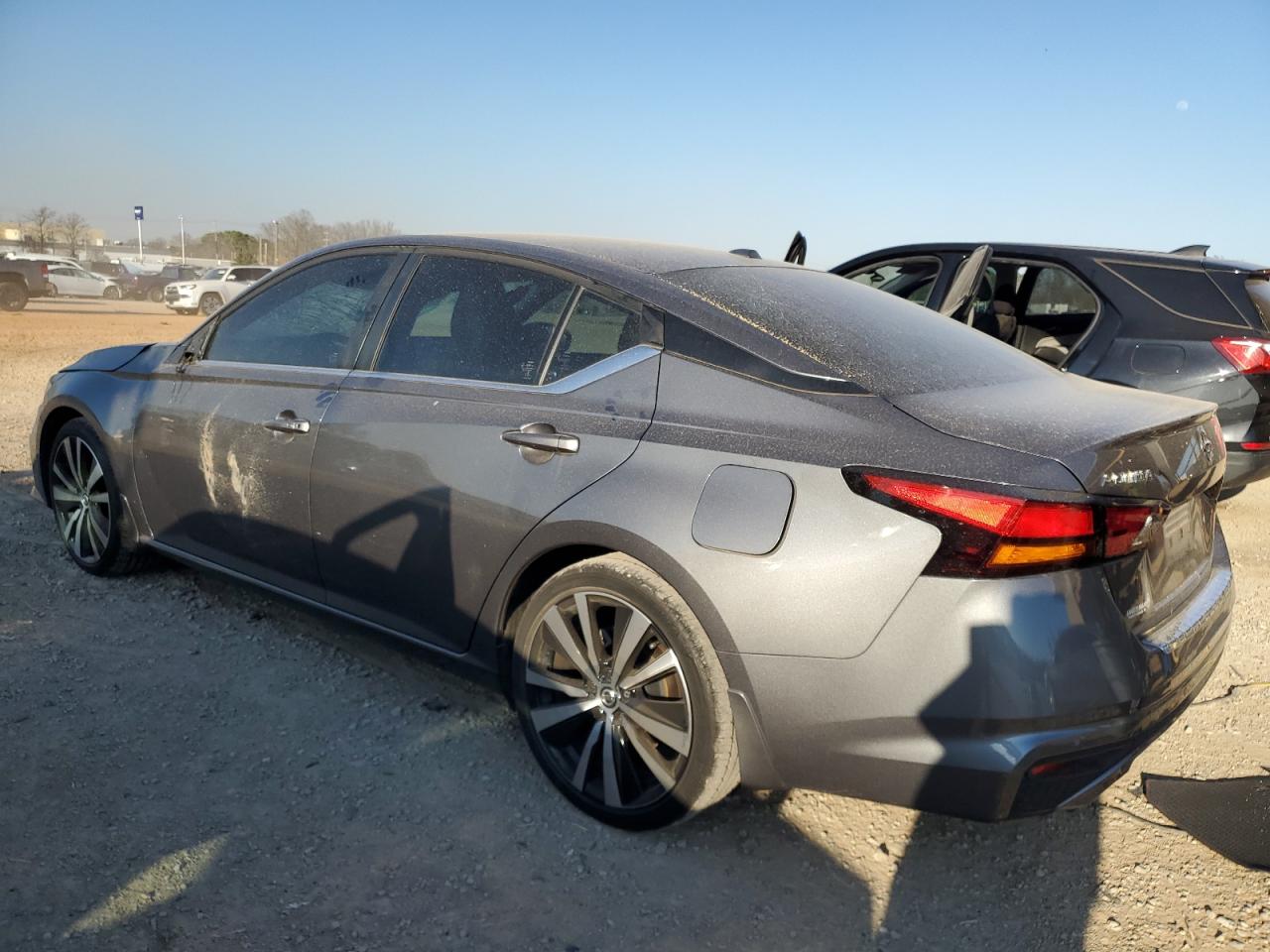 2022 Nissan Altima - Image 2