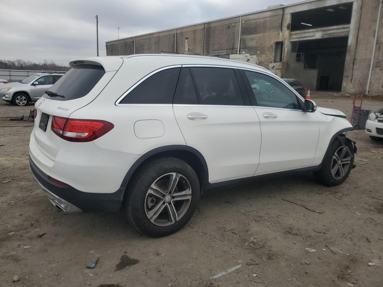 2016 Mercedes-Benz GLC - Image 3