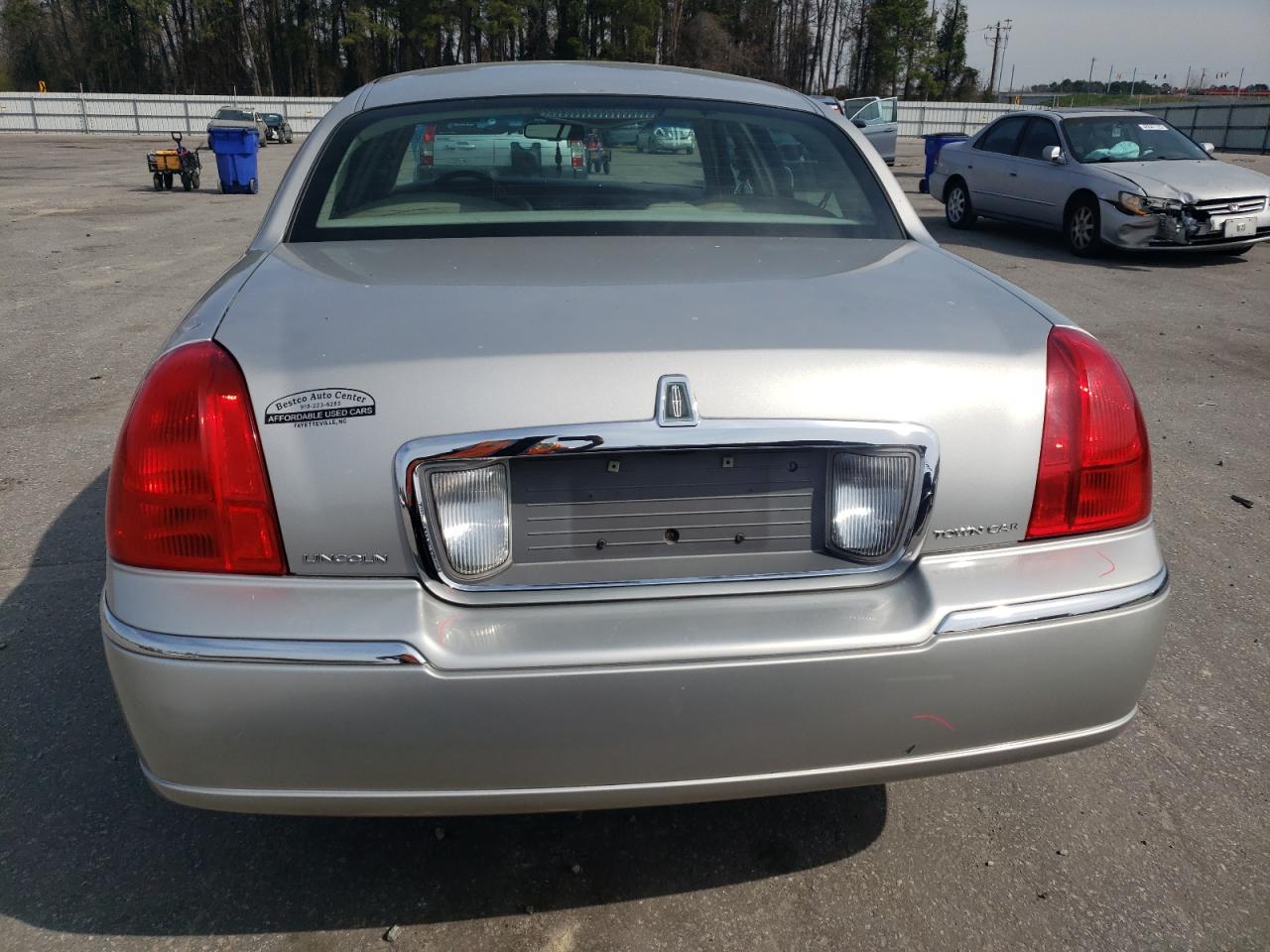 2007 Lincoln Town Car - Image 6
