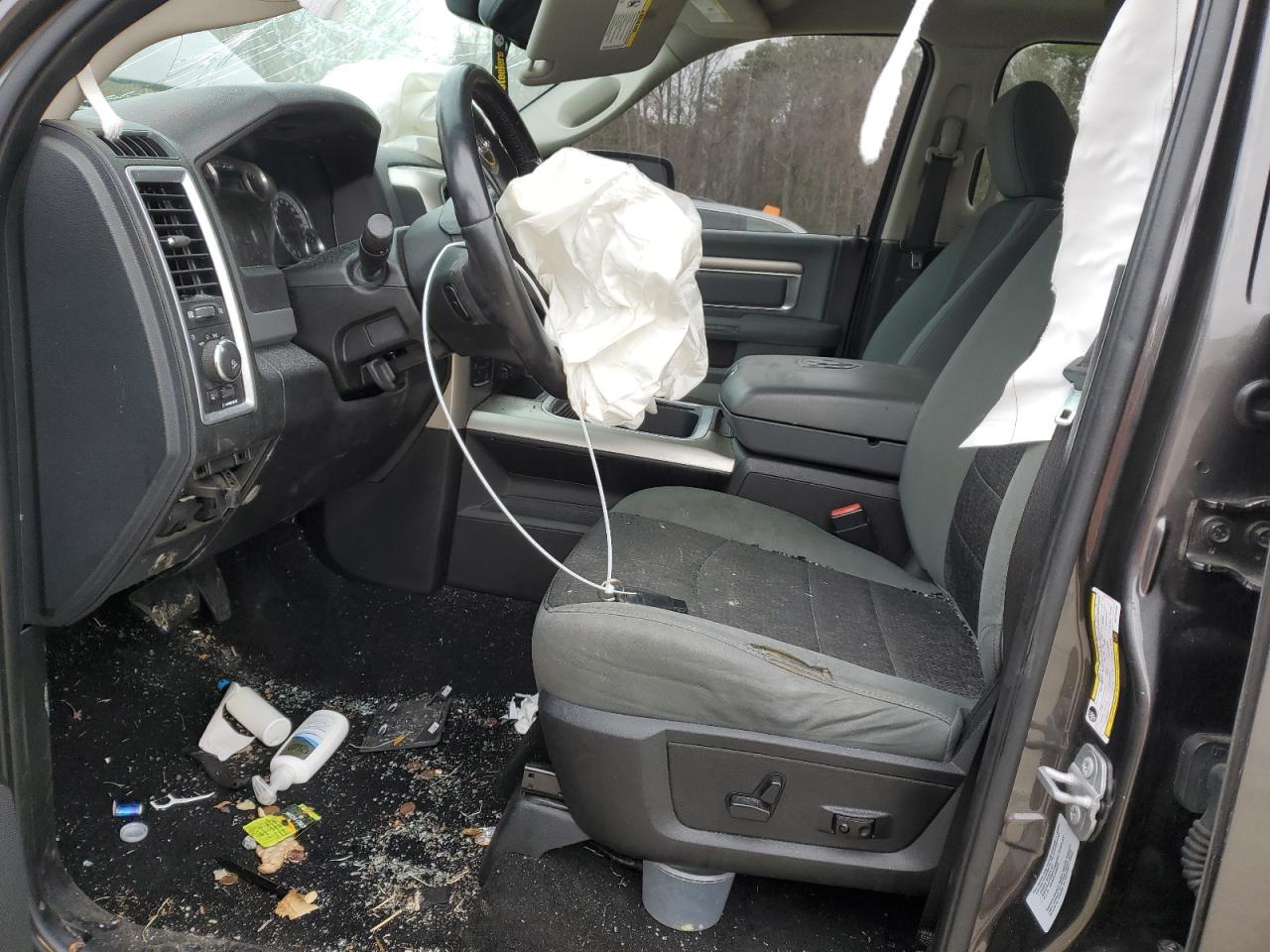 2016 RAM 1500 - Image 7