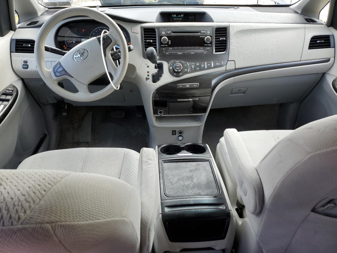 2014 Toyota Sienna - Image 8