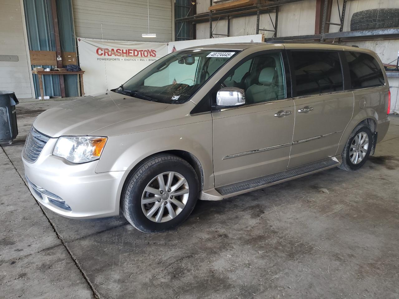 2015 Chrysler Town & Country Limited Platinum იყიდება Eldridge-ში, IA - Minor Dent/Scratches
