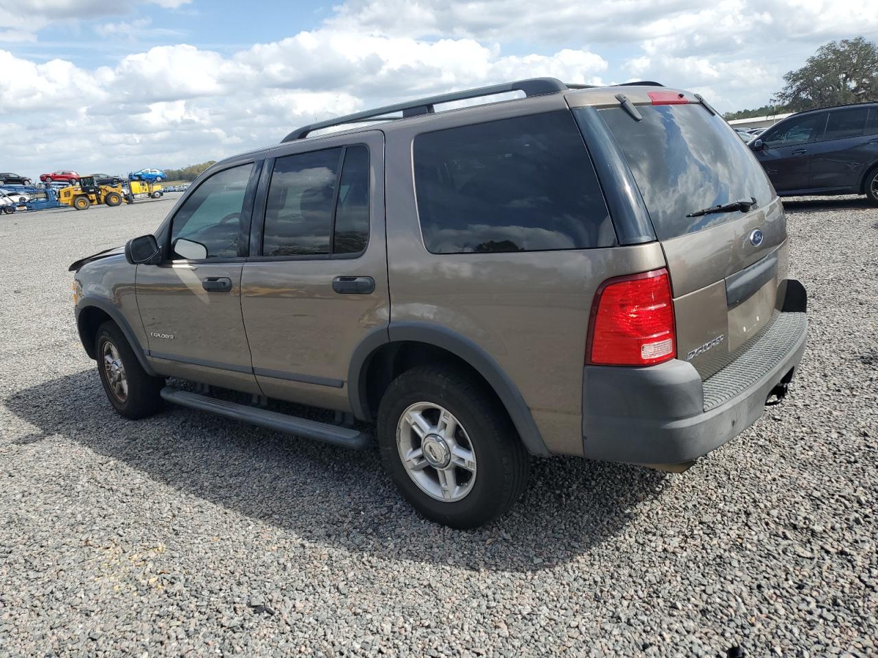 2004 Ford Explorer - Image 2