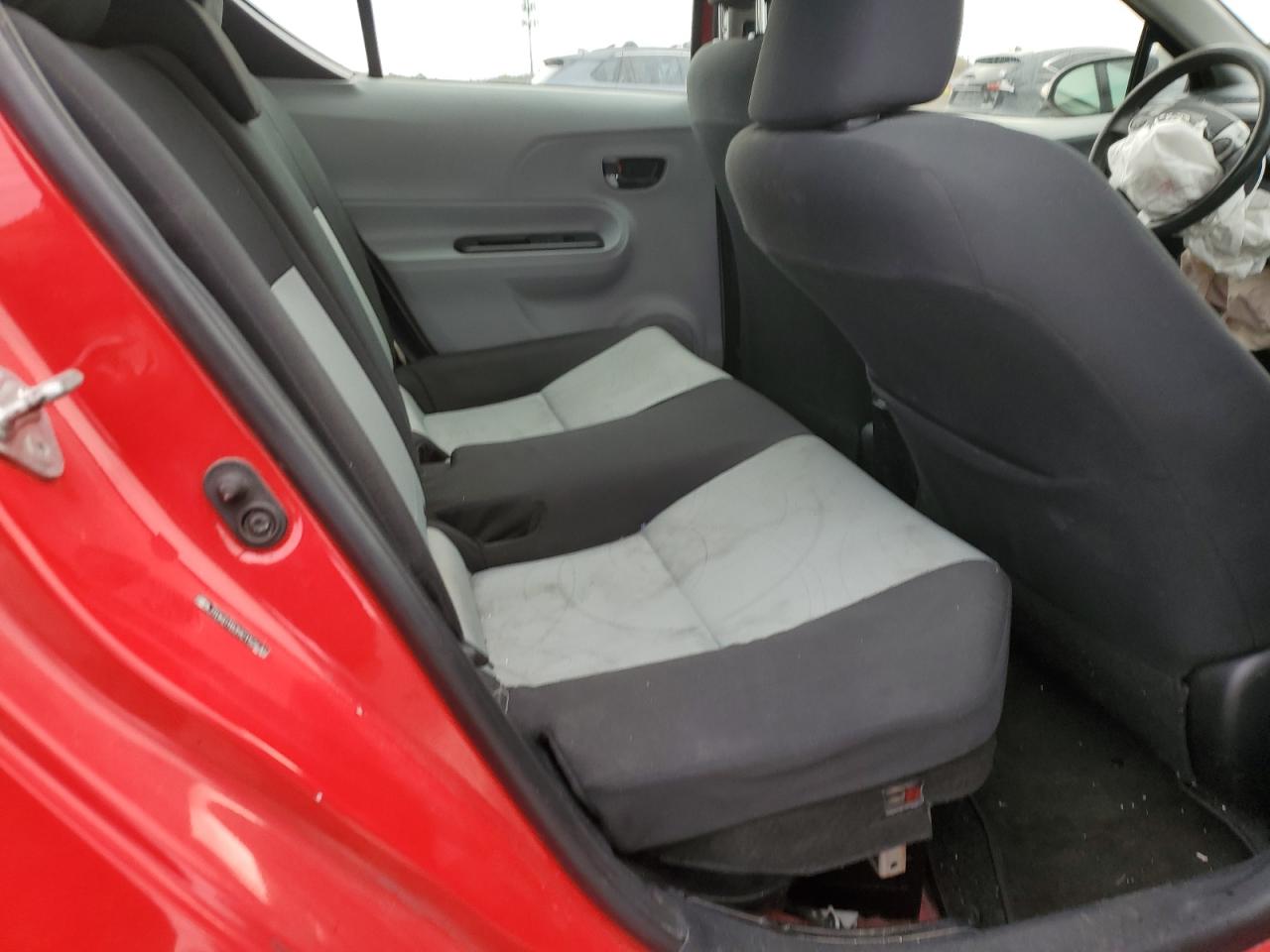 2012 Toyota Prius - Image 10
