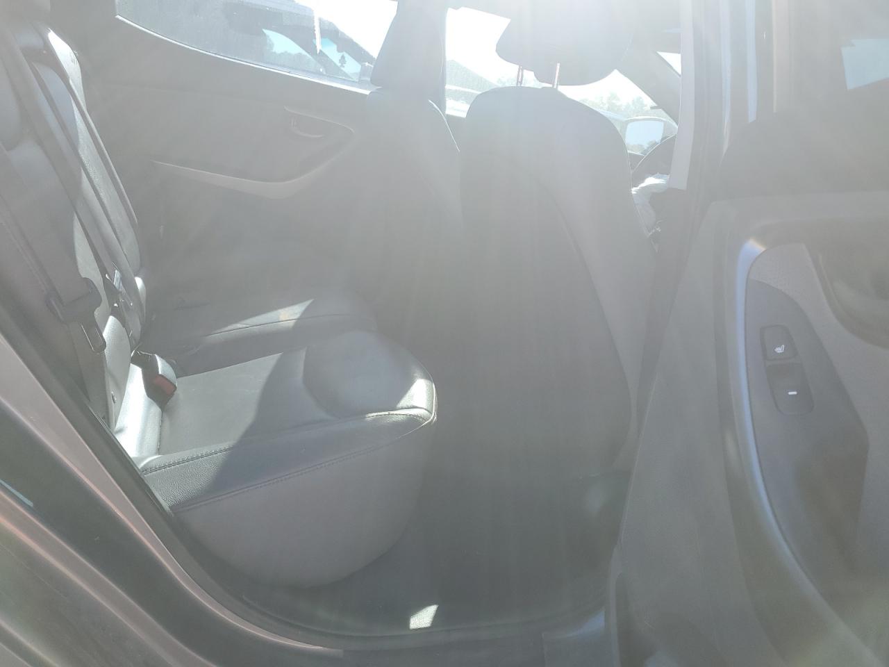 2013 Hyundai Elantra - Image 10