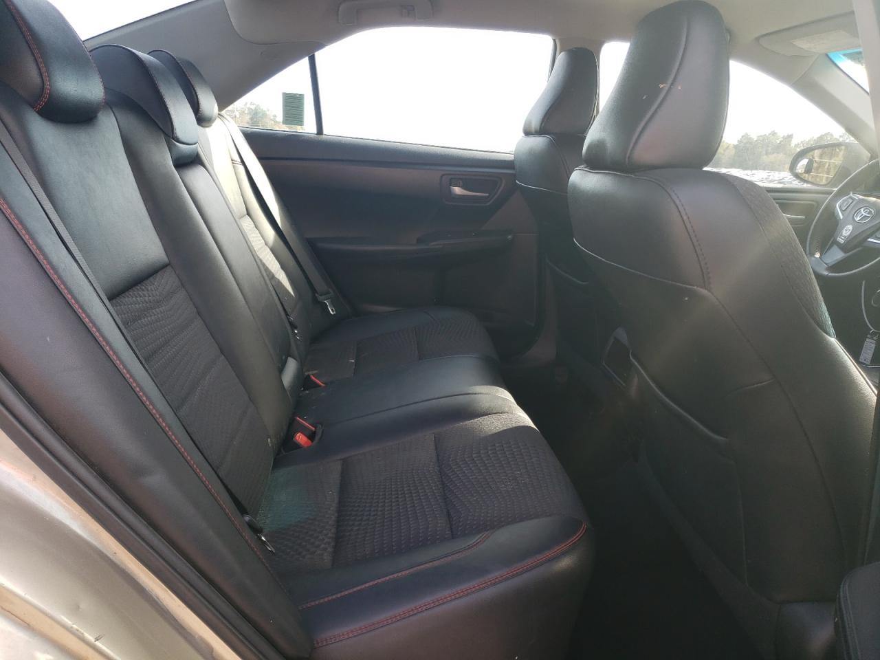 2015 Toyota Camry - Image 10