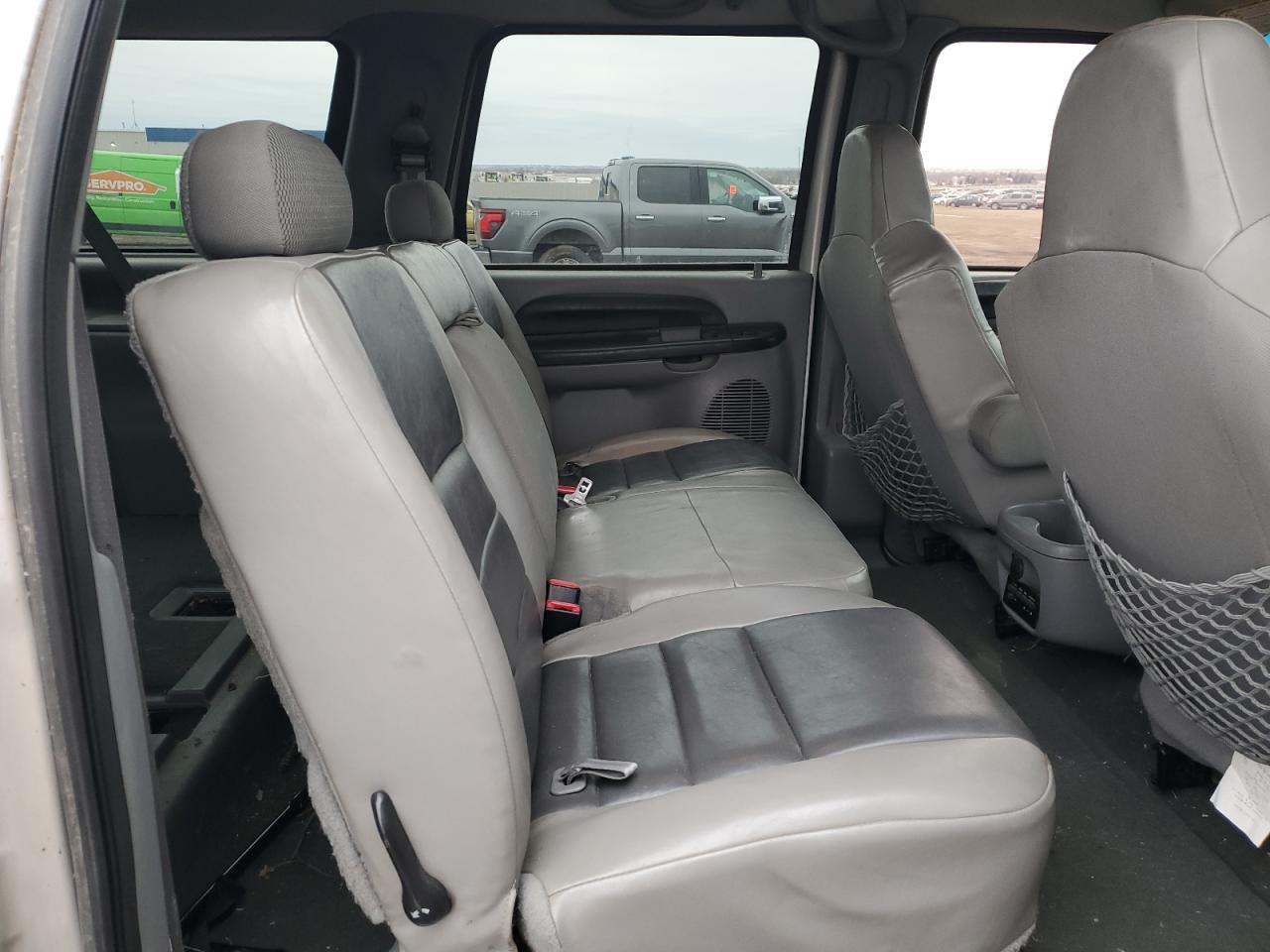 2005 Ford Excursion - Image 11