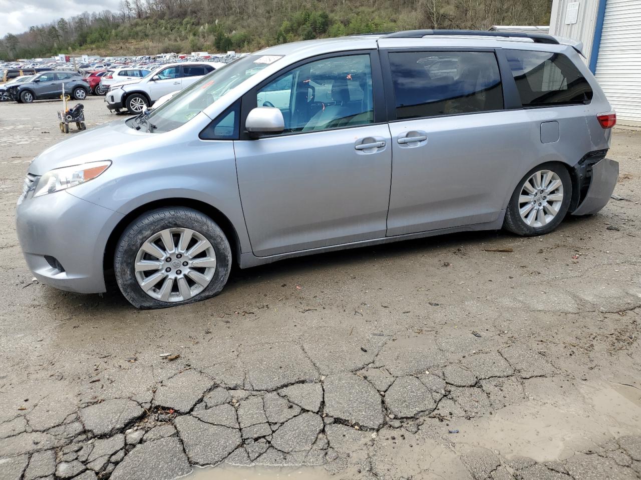 2015 Toyota Sienna Le for Sale in Hurricane, WV - Rear End