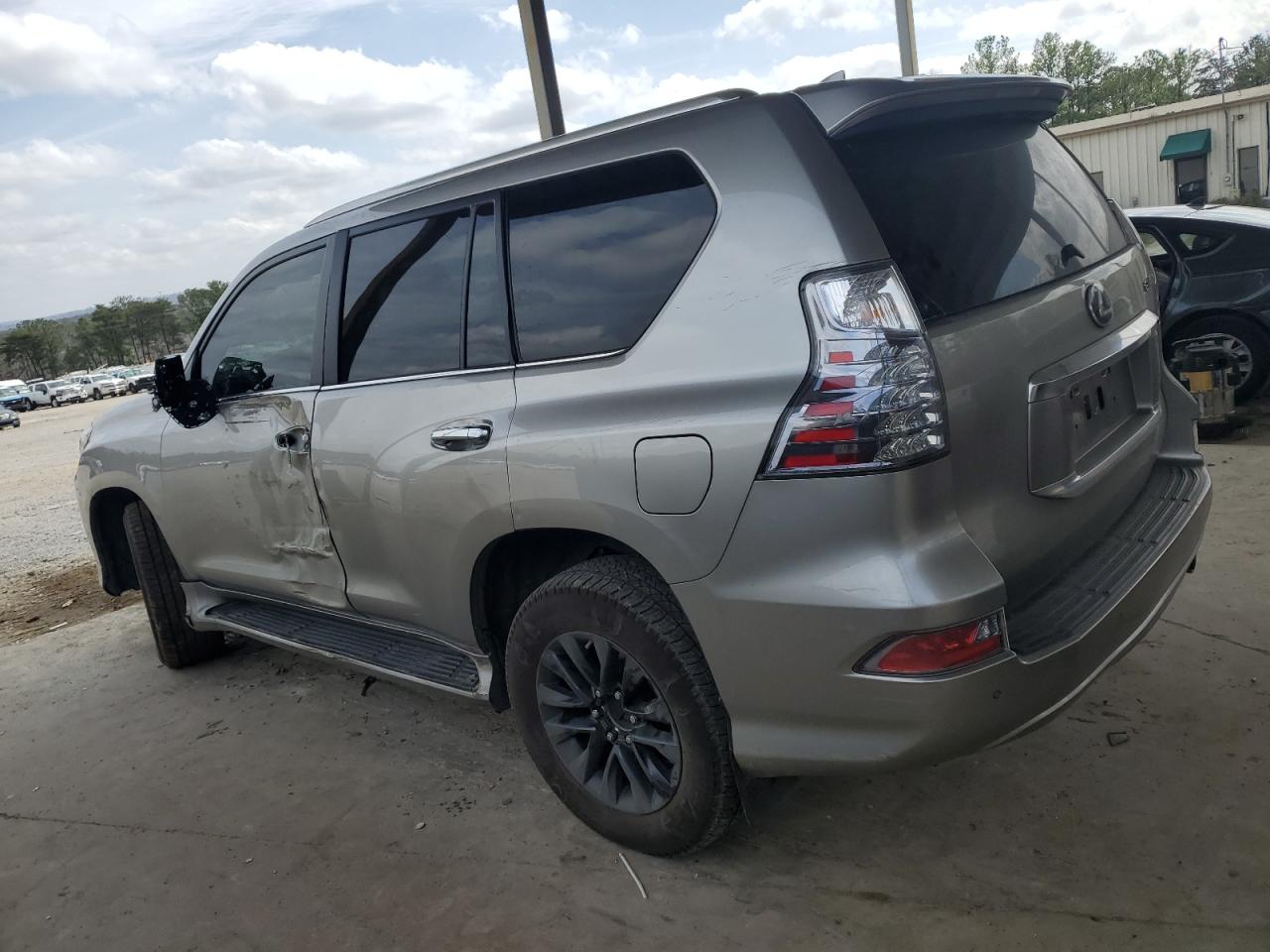 2022 Lexus GX - Image 2