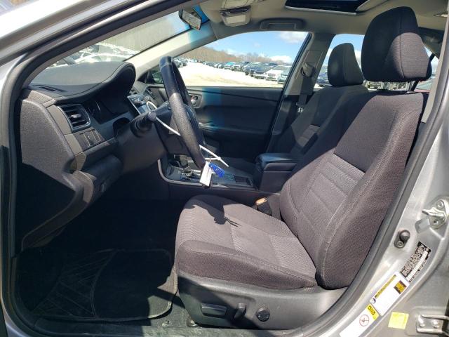 Sedans TOYOTA CAMRY 2017 Srebrny